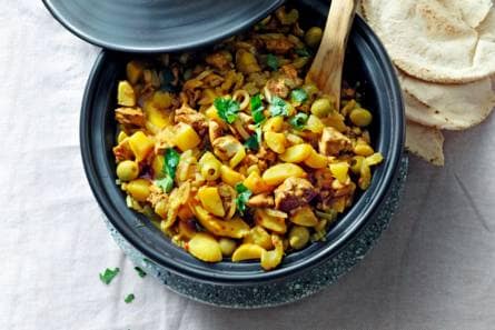Tajine van kip, aardappel en olijven