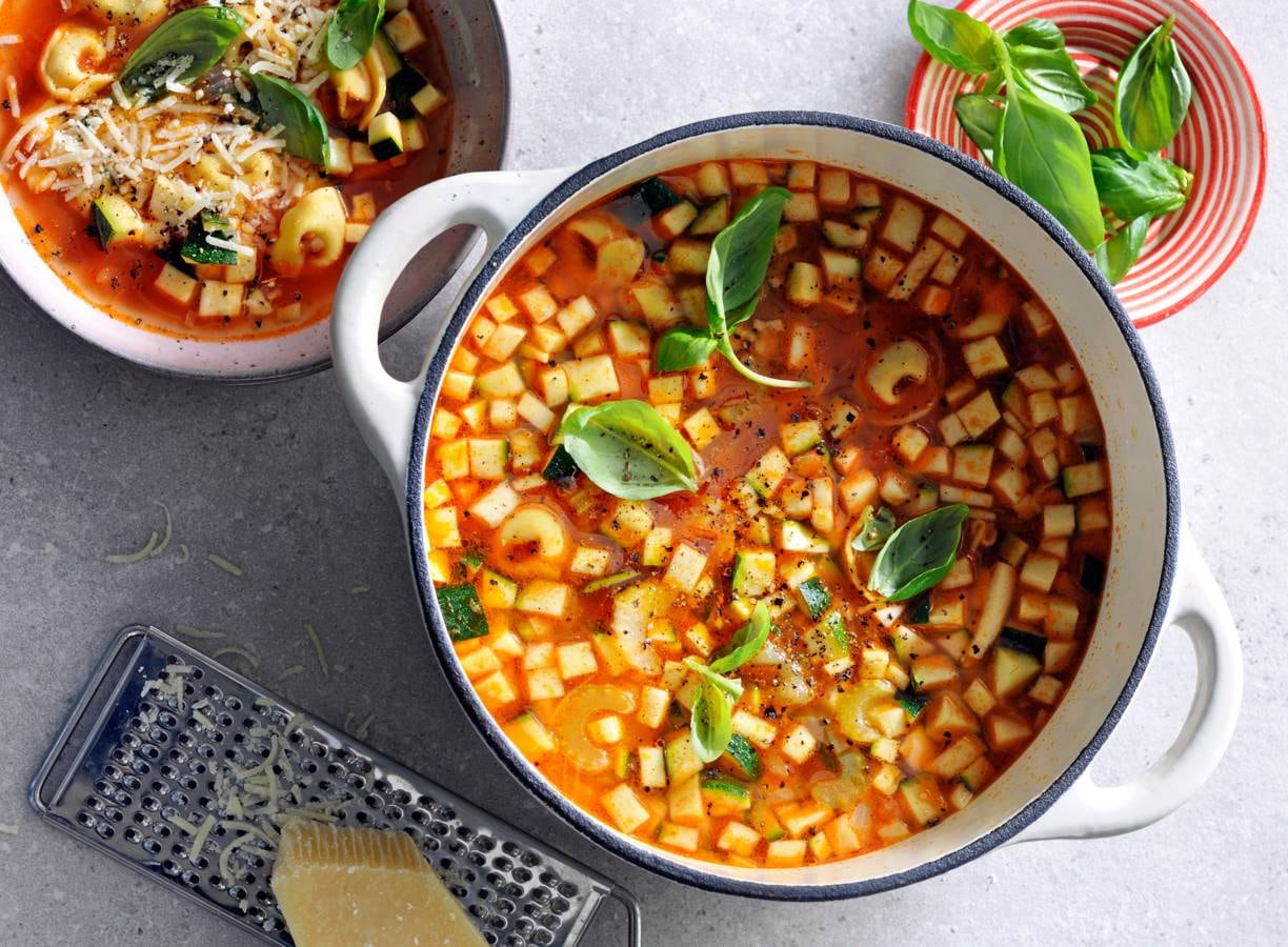 Tomatensoep met gevulde tortellini