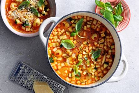 Tomatensoep met gevulde tortellini