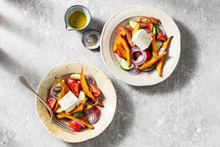 Griekse salade met zoete aardappel