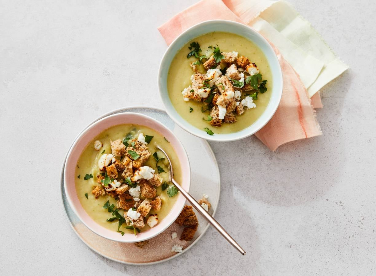 Aardappel-preisoep met geitenkaascroutons