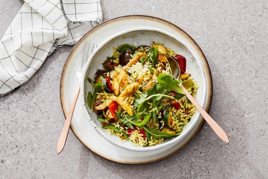 Indiase rijstsalade met gebakken kip