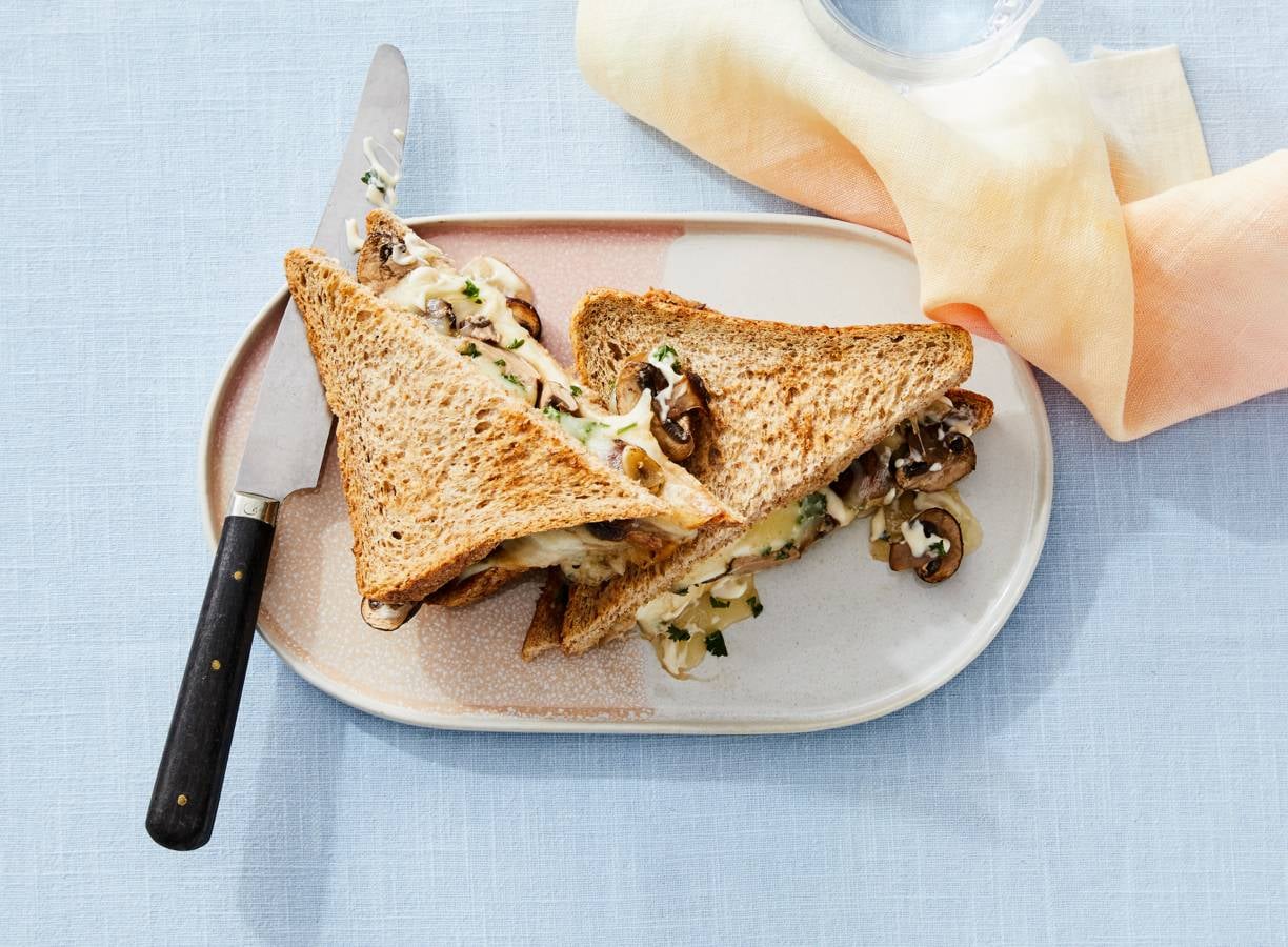 Tosti met gebakken champignons & mozzarella