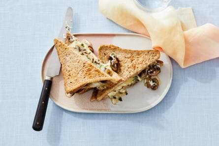 Tosti met gebakken champignons & mozzarella