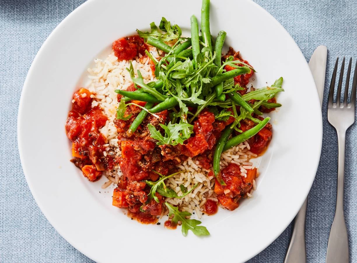 Gehakt-tomatensaus met zilvervliesrijst en sperziebonen