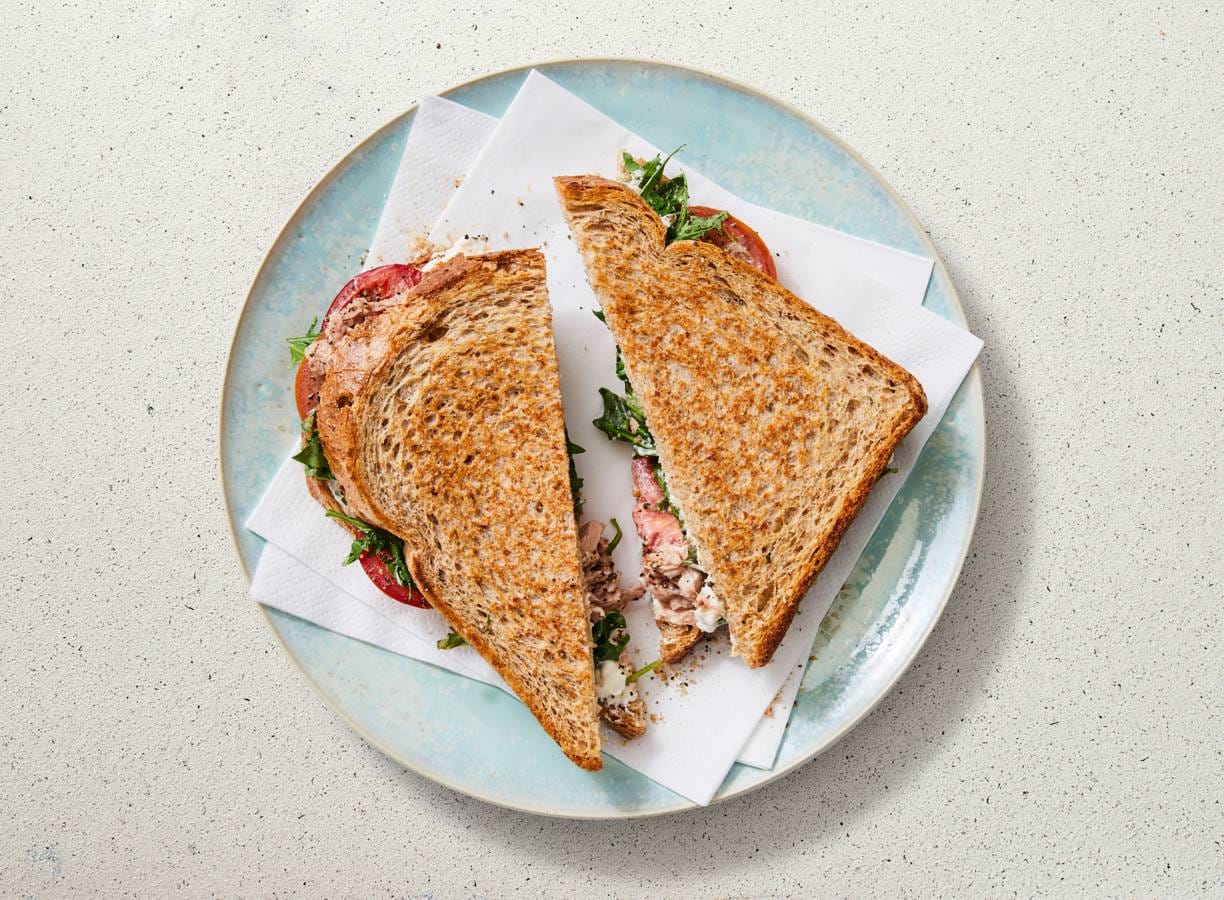 Tosti tonijn met tomaat en rucola