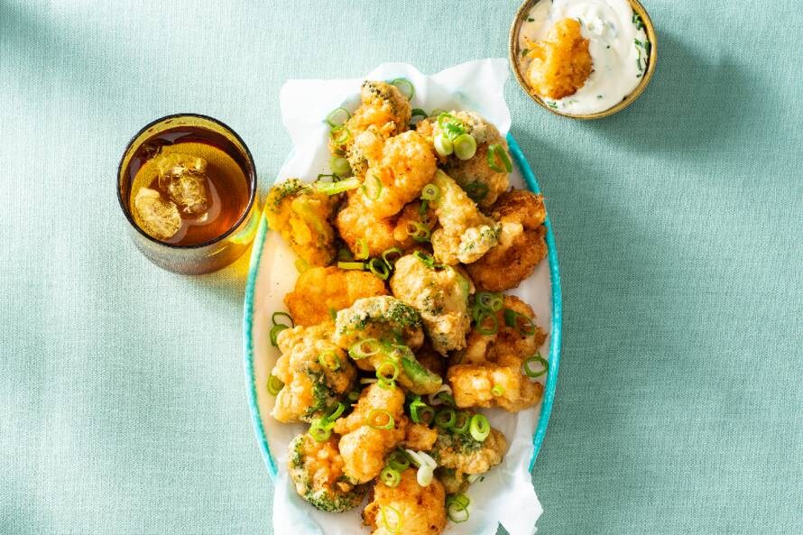 Gefrituurde groente met cajunkruiden en frisse ranchdip