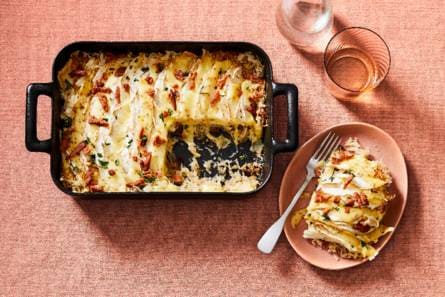 Gratin van knolselderij met komijnekaas en zuurkool