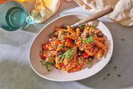 Pasta arrabbiata met tonijn, tomaat en olijven (advertorial)
