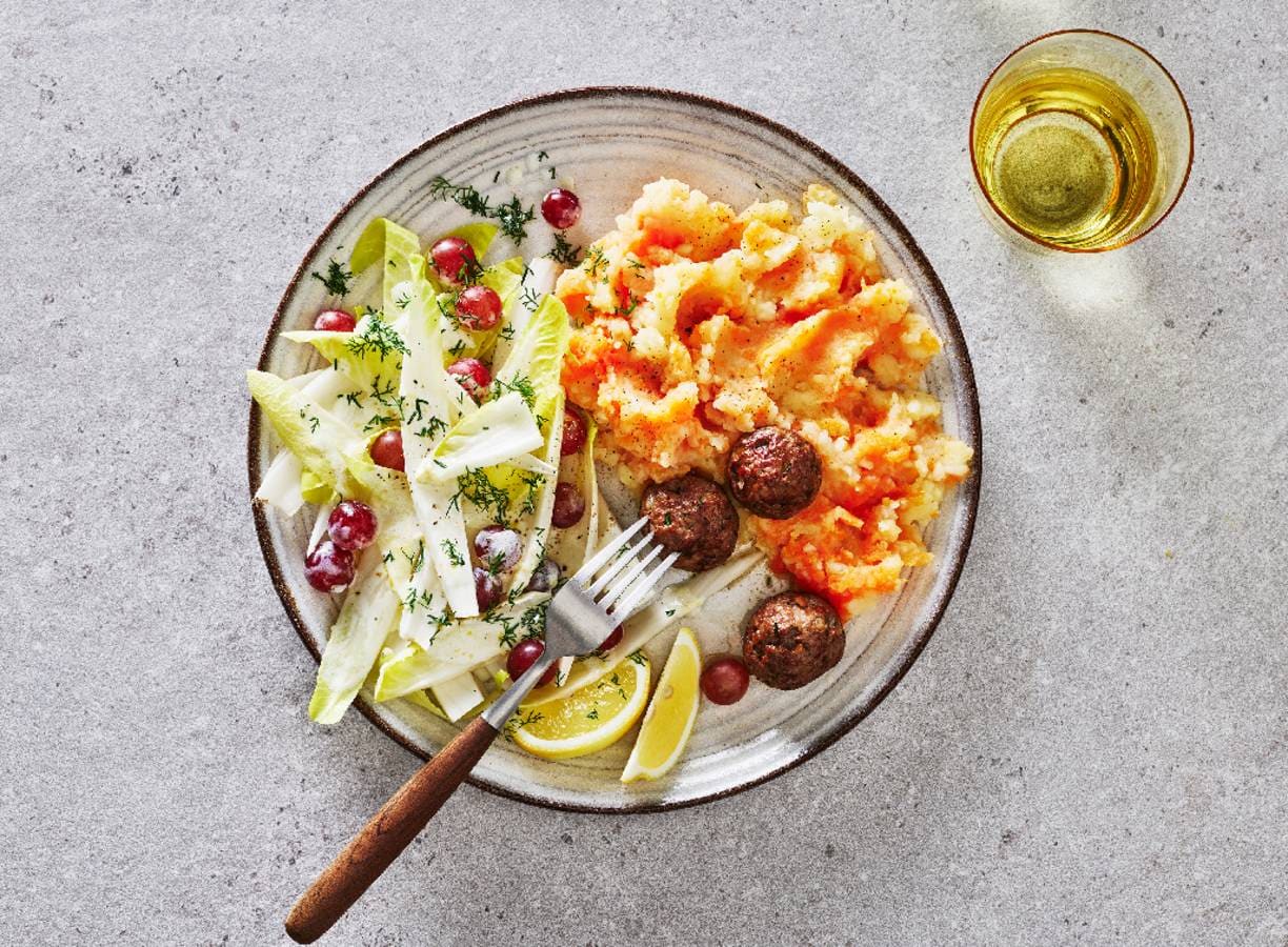 Pompoenstamppot met witlofsalade en tartaartballetjes