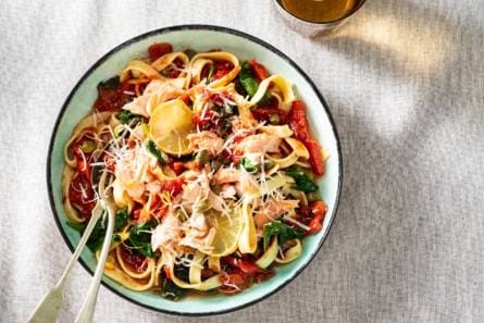 Tagliatelle met zalm in tomatensaus (advertorial)