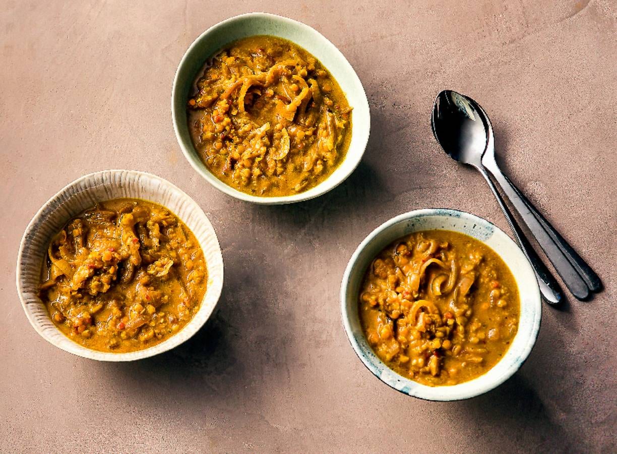 Dahl met gember en gekarameliseerde ui