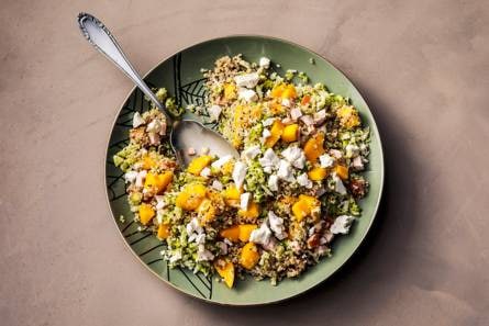 Maaltijdsalade kip, mango en geitenkaas