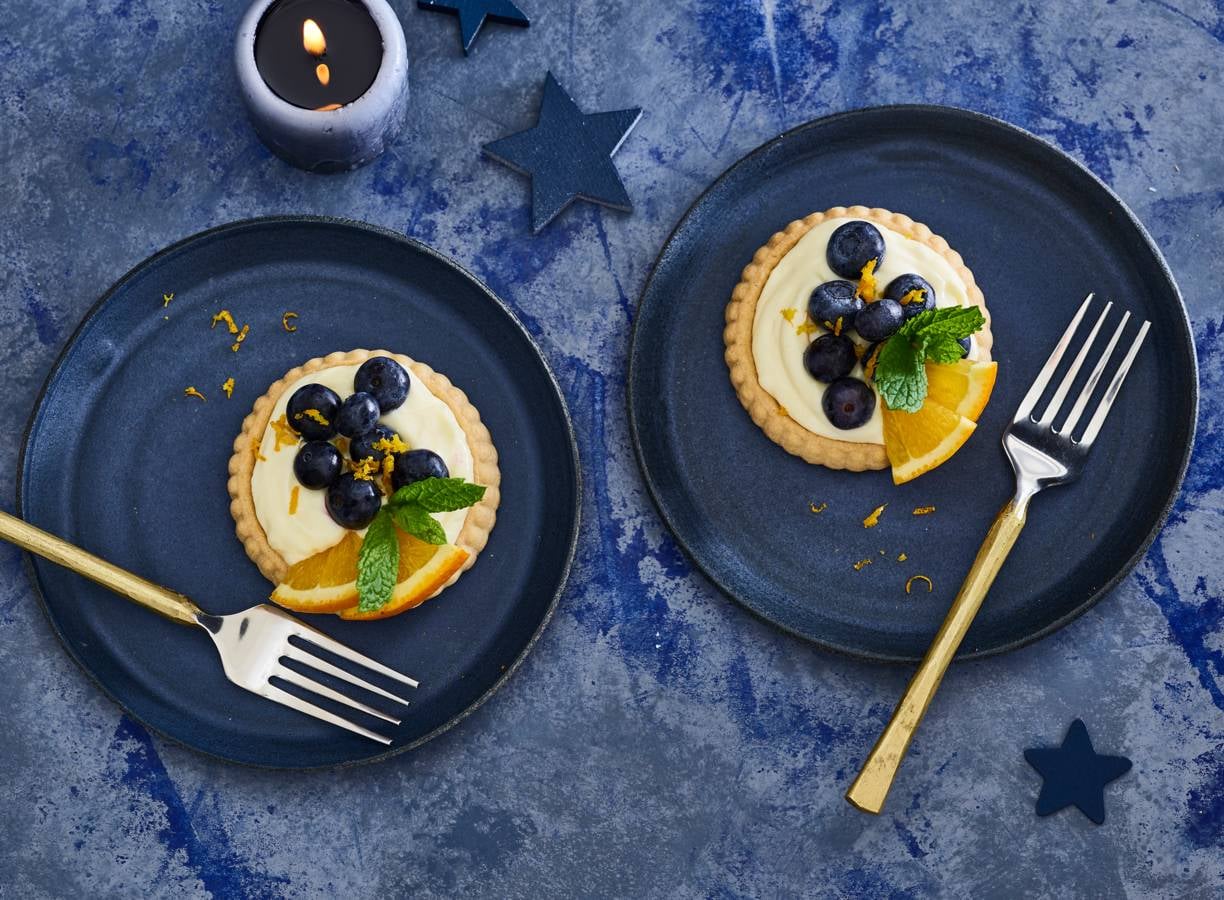 Lemon curd taartje met sinaasappel en blauwe bessen