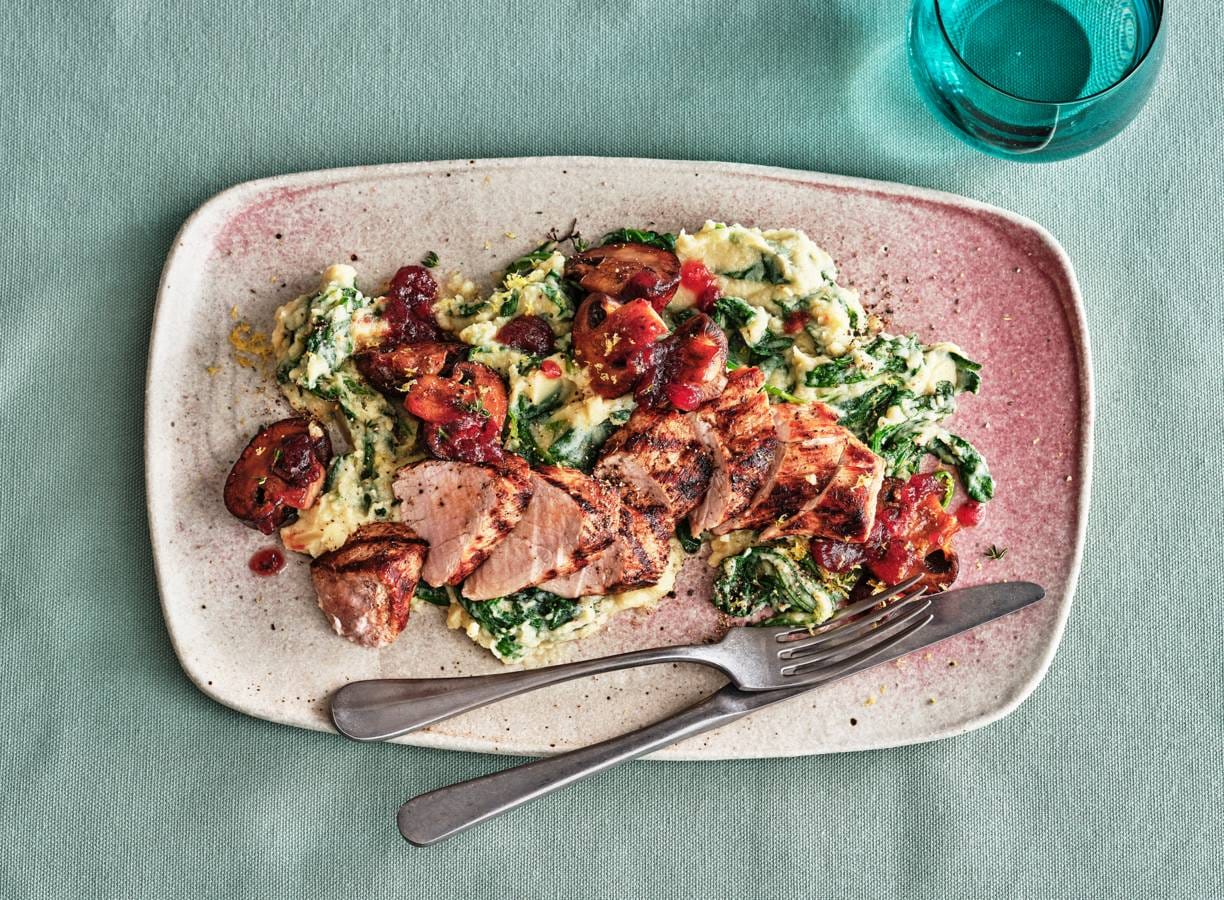 Varkenshaas, roergebakken champignons en puree met cranberrysaus