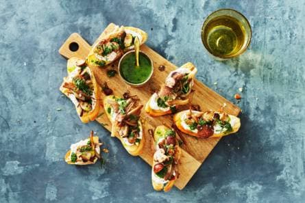 Bruschetta met gebakken paddenstoelen & kruidenolie