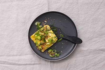 Gourmet-omelet met bosui en sesam