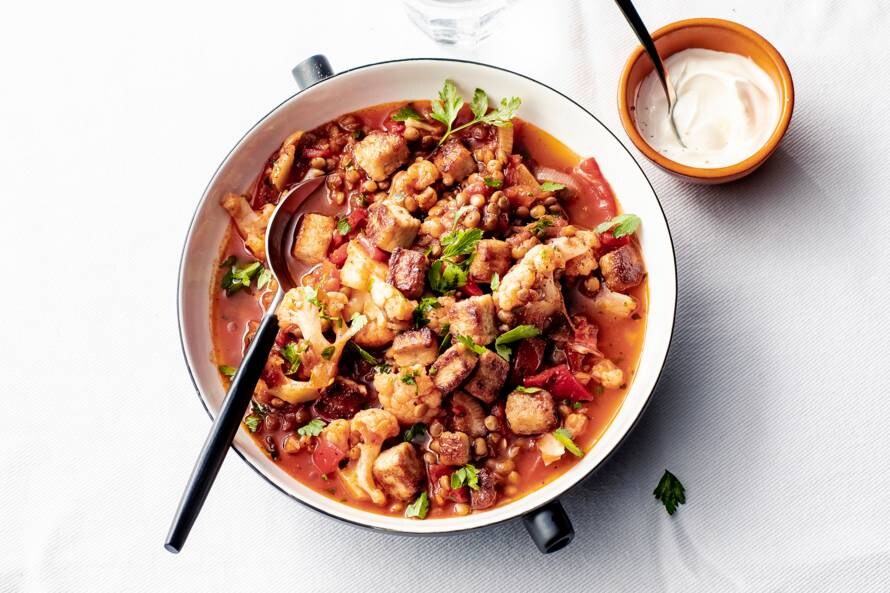 Linzenstoof met bloemkool en vegastukjes