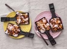 Wie zoet is, krijgt lekkers... in zijn gourmetpannetje! Om precies te zijn: deze marshmallow-bananensplit.