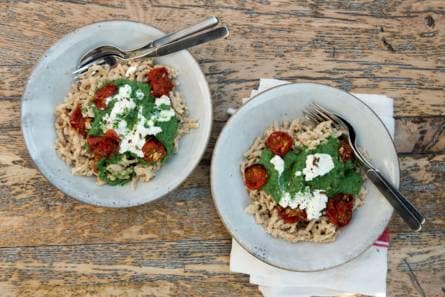 Spätzle met spinazie-ricotta en oventomaatjes