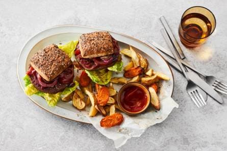 Vega burger met geroosterde wintergroenten