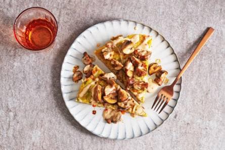 Groenteomelet met sojasaus, champignons & chili-mayosaus