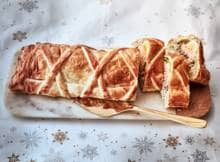 Dit gerecht lijkt op de Frans-Russische 'coulibiac' dat komt van het Russische kulebjaka: een pastei met bijvoorbeeld zalm, rijst, boekweit en champignons.