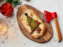 De mooiste kerstboom dit jaar? Die staat op je pizza! Kerstbomen versieren was nog nooit zó leuk.