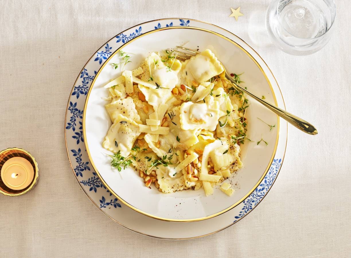 Ravioli met romige tijmsaus en kaassnippers