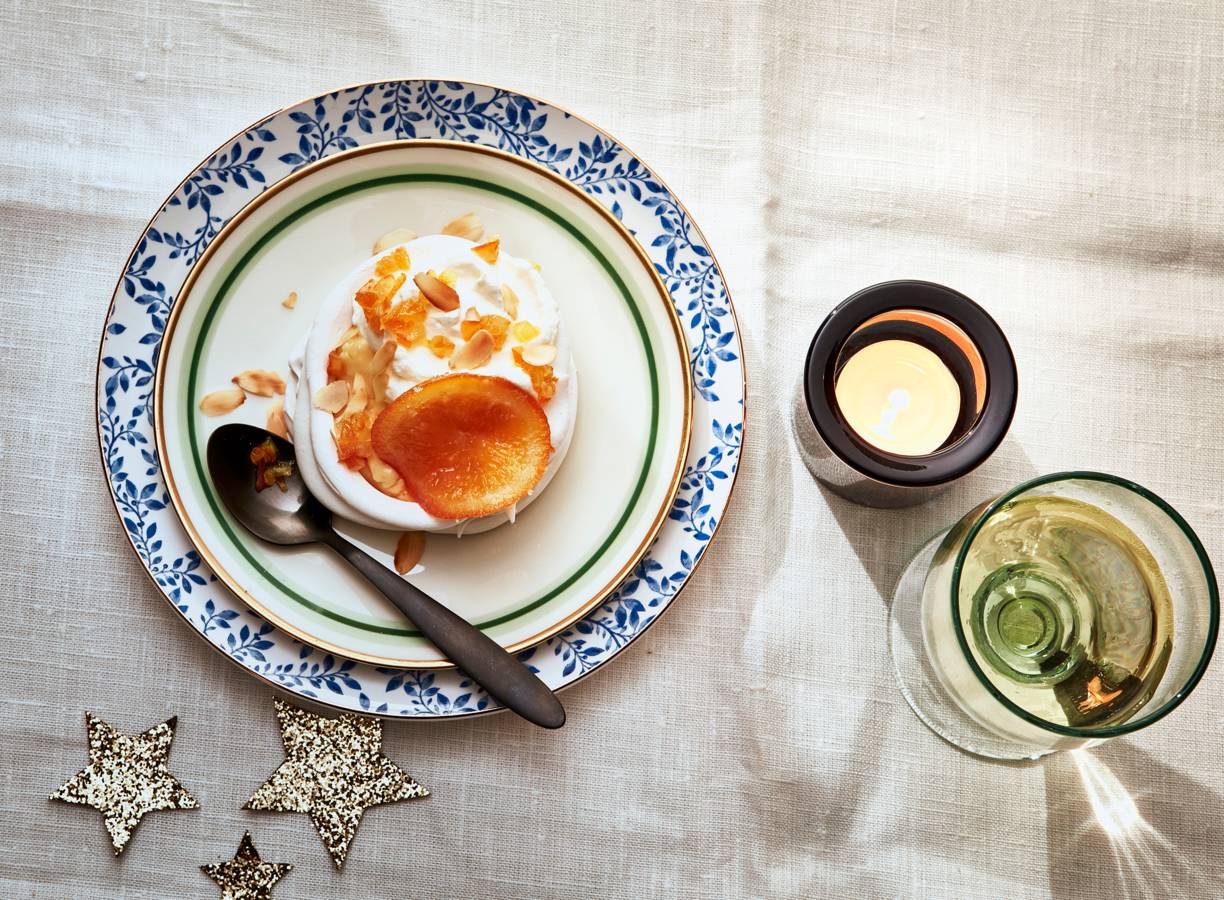 Sinaasappel-meringues met laurierroom en amandel