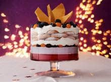 Laag na laag een smaakbelevenis. Deze trifle is een bijzonder royaal dessert.