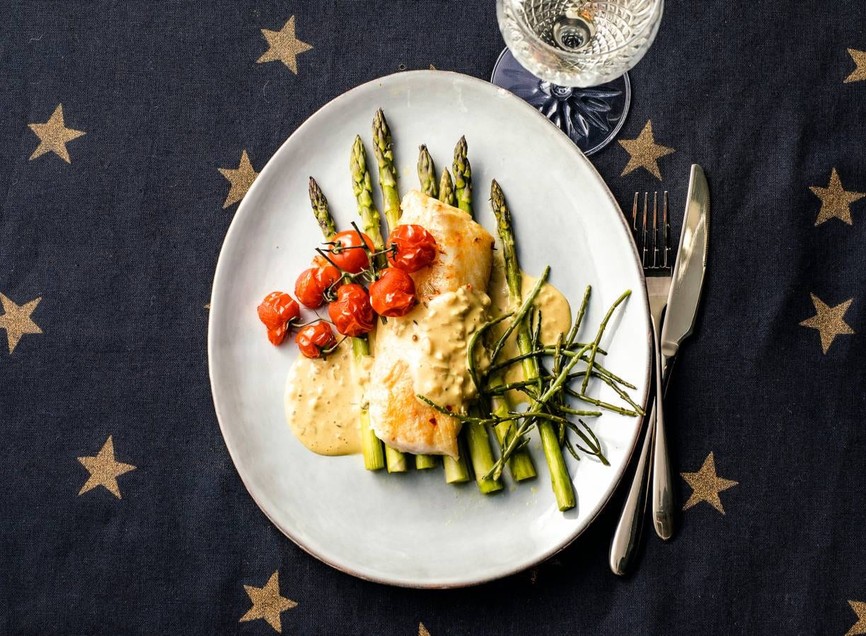 Kabeljauw met groene asperges en vadouvansaus