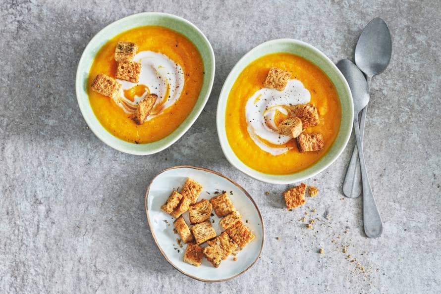 Wortelsoep met volkoren-kruidencroutons