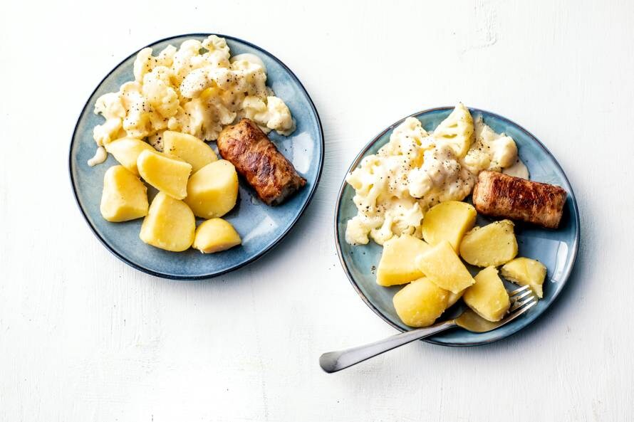 Slavink met gekookte aardappelen en bloemkool