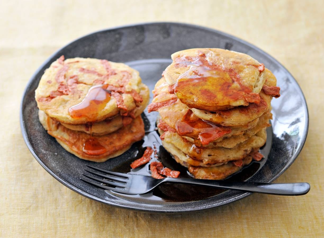 Vegan pancakes met spek en ahornsiroop