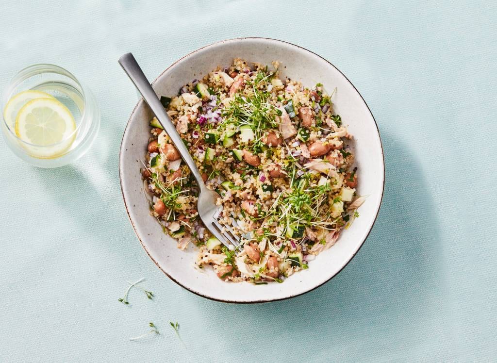 Maaltijdsalade met quinoa, courgette en tonijn