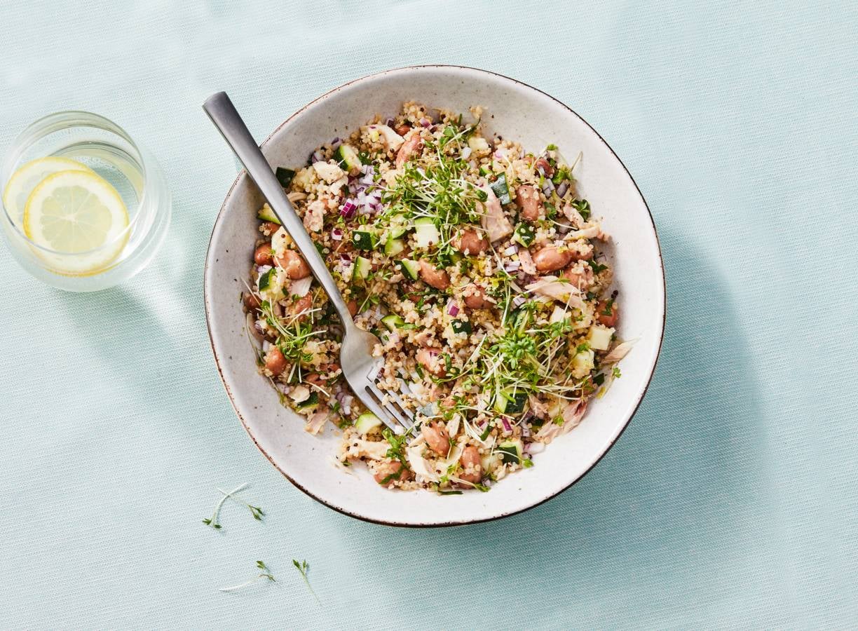 Koolhydraatarme Lunch Maaltijdsalade Met Quinoa Courgette En Tonijn Recept Allerhande Albert Heijn