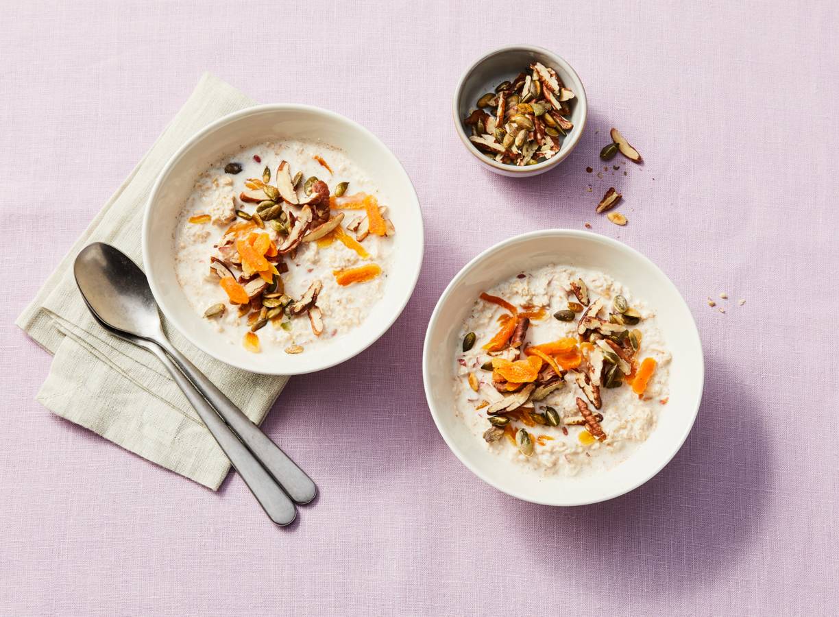 Overnight oats met noten en abrikozen