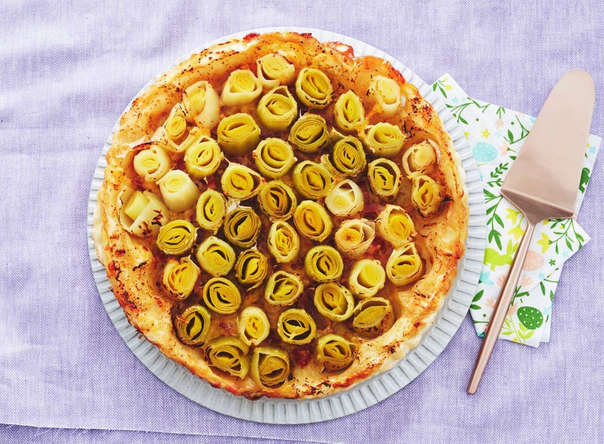Hartige omgekeerde preitaart met spekjes (tarte tatin)