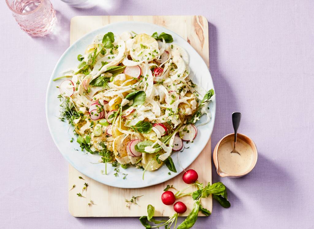 Aardappelsalade met radijs en tuinkers