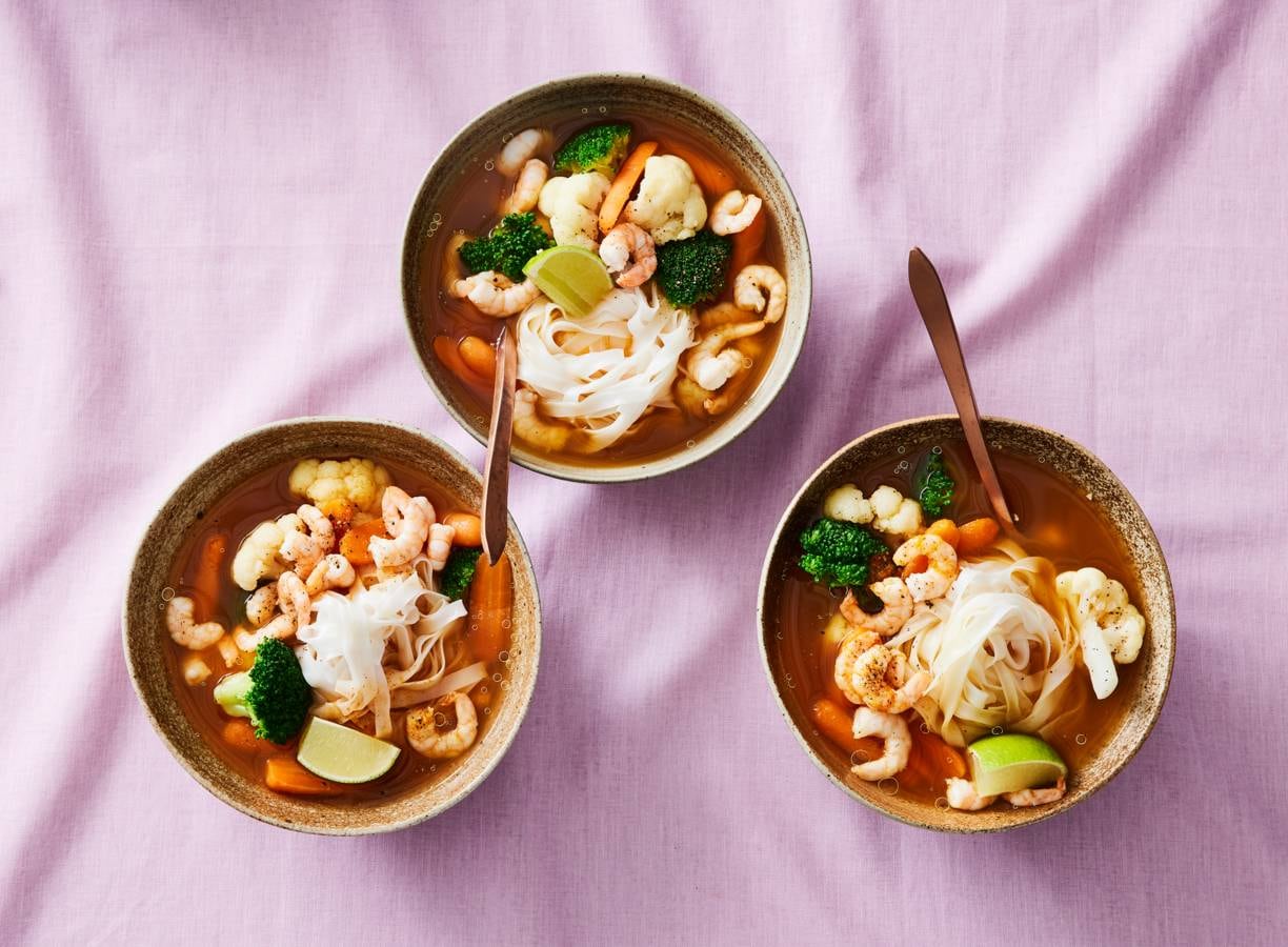 Currysoep met garnalen en rijstnoedels