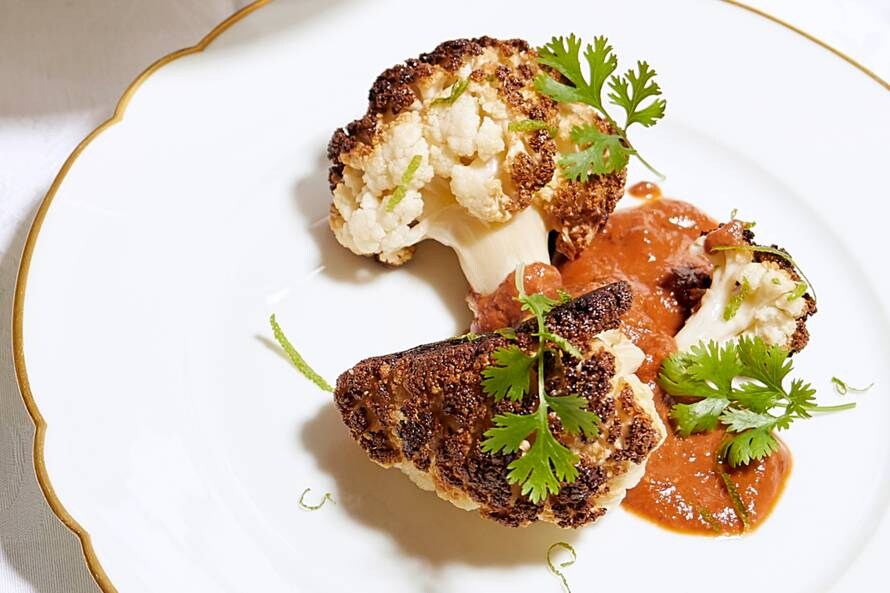 Geroosterde bloemkool met makkelijke mole van Freddy Tratlehner