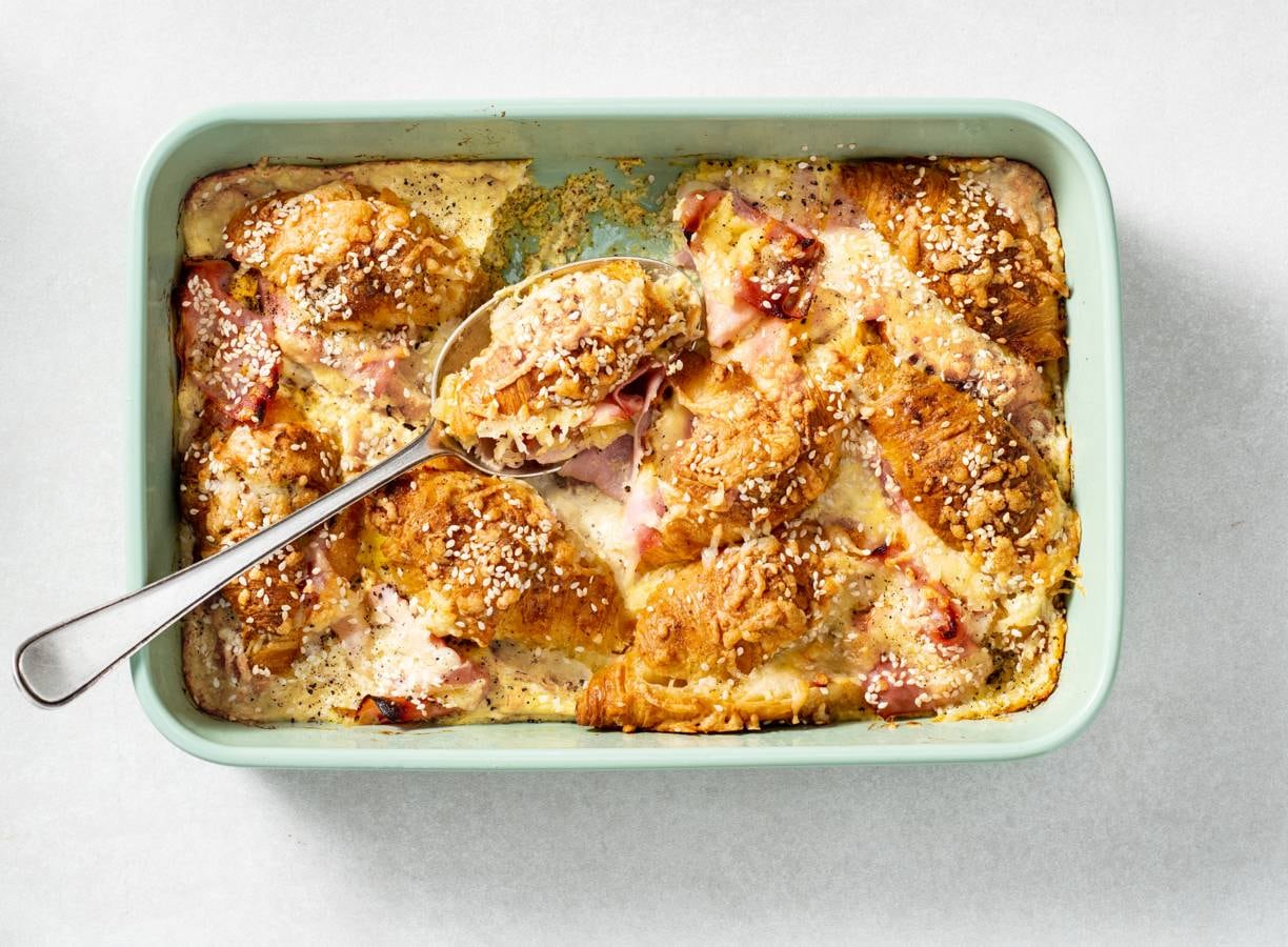 Ovenschotel met ham-kaascroissantjes