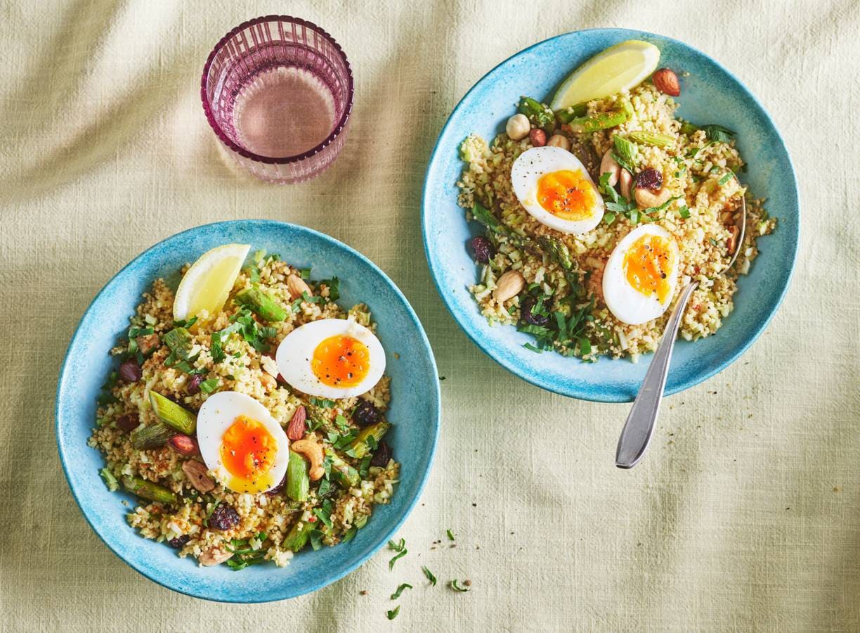 Couscous met broccoli, asperges en ei