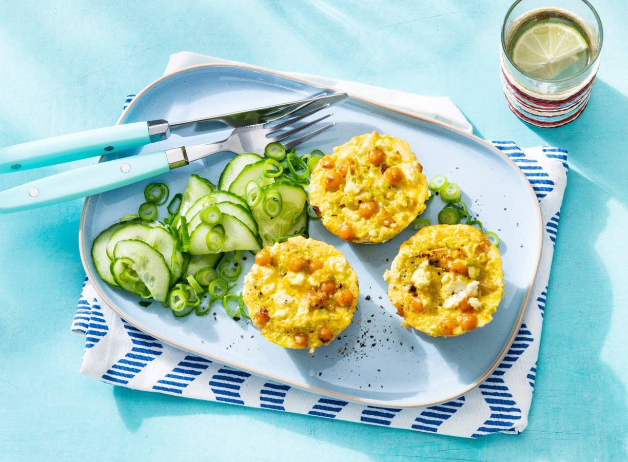 Mini frittata's met broccolirijst, kikkererwten en witte kaas