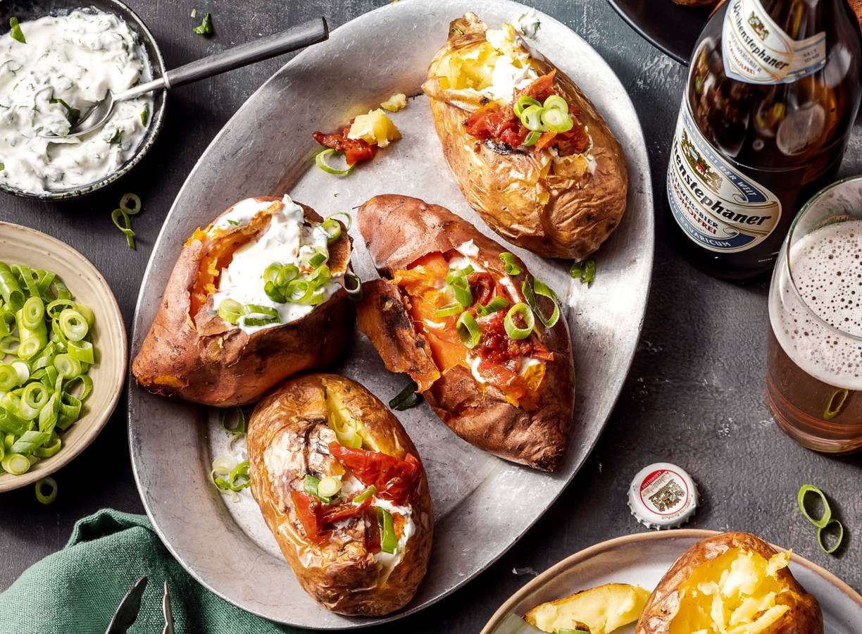 Gepofte zoete aardappel van de BBQ recept - Allerhande | Albert Heijn