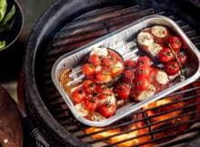 Insalate caprese wordt portobello caprese. BBQ aan, champignon erop en vullen maar!