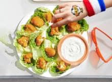 Buffalo wings meets bloemkool in dit legendarische hapje met gorgonzola-dip.