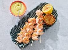 Waan je op een mediterraans terras met deze gamba's met geurige aioli.