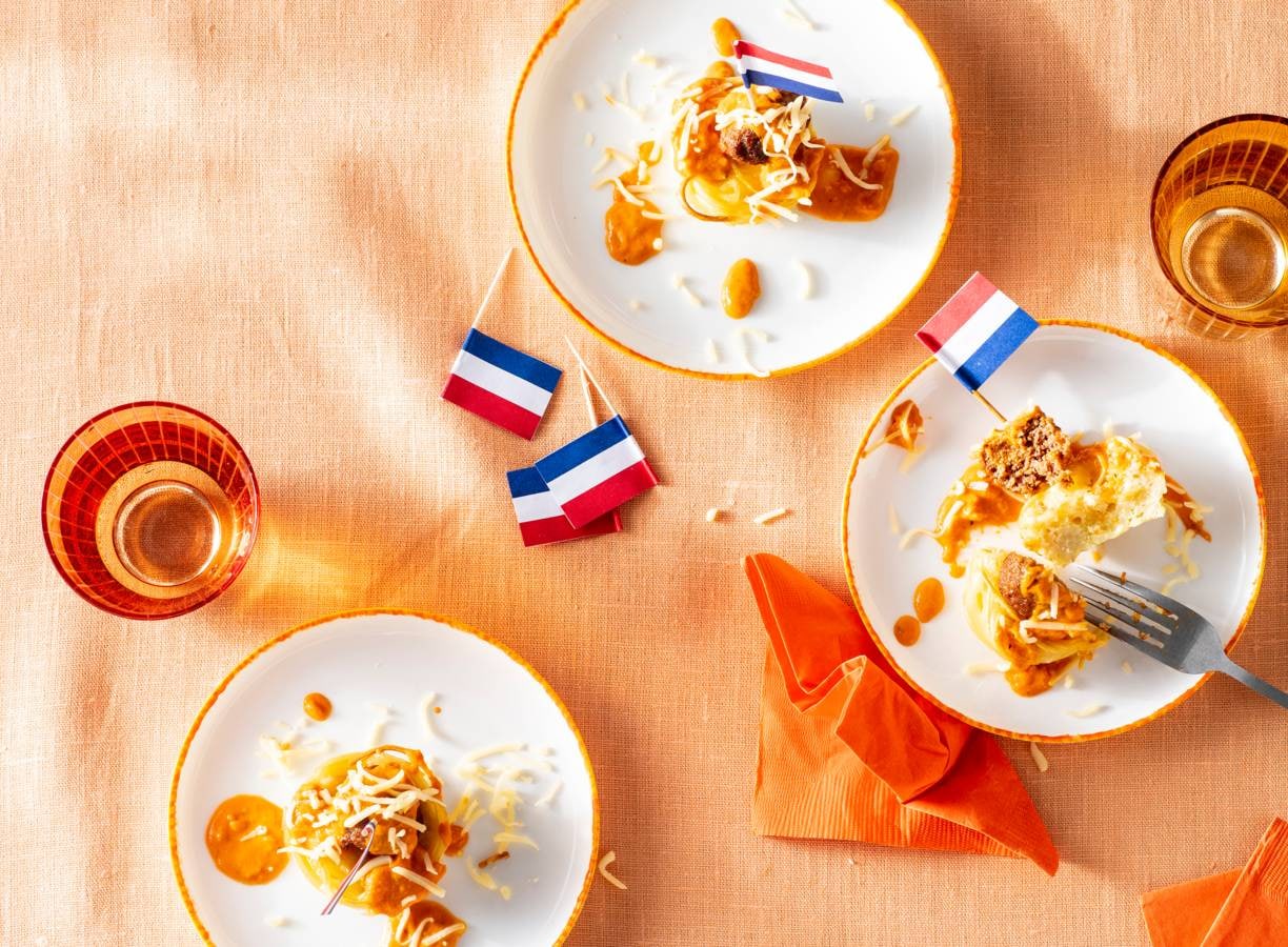Hartige muffins van spaghetti met vegetarische balletjes